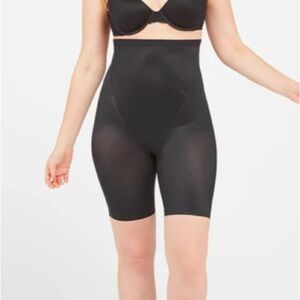Spanx Seamless Black Thinstincts 2.0 Shape Wear Shorts Medium